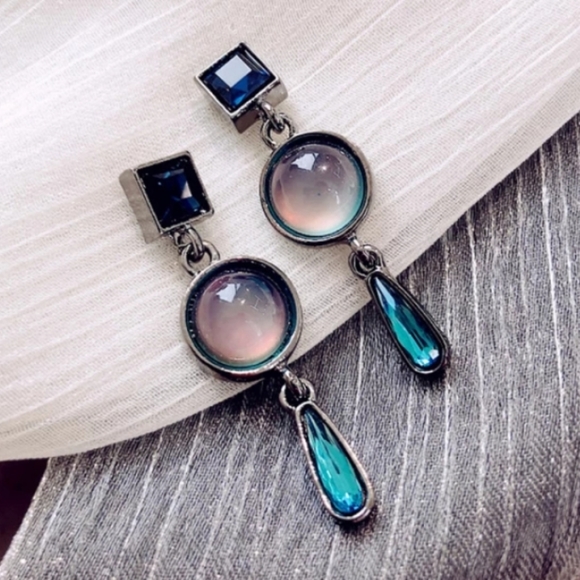 Jewelry - Moonstone geometric dangle drop earrings